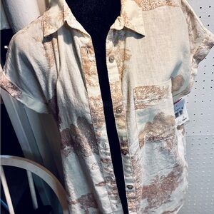 Men's Short-Sleeve Button-Up Shirt in Cream and Brown